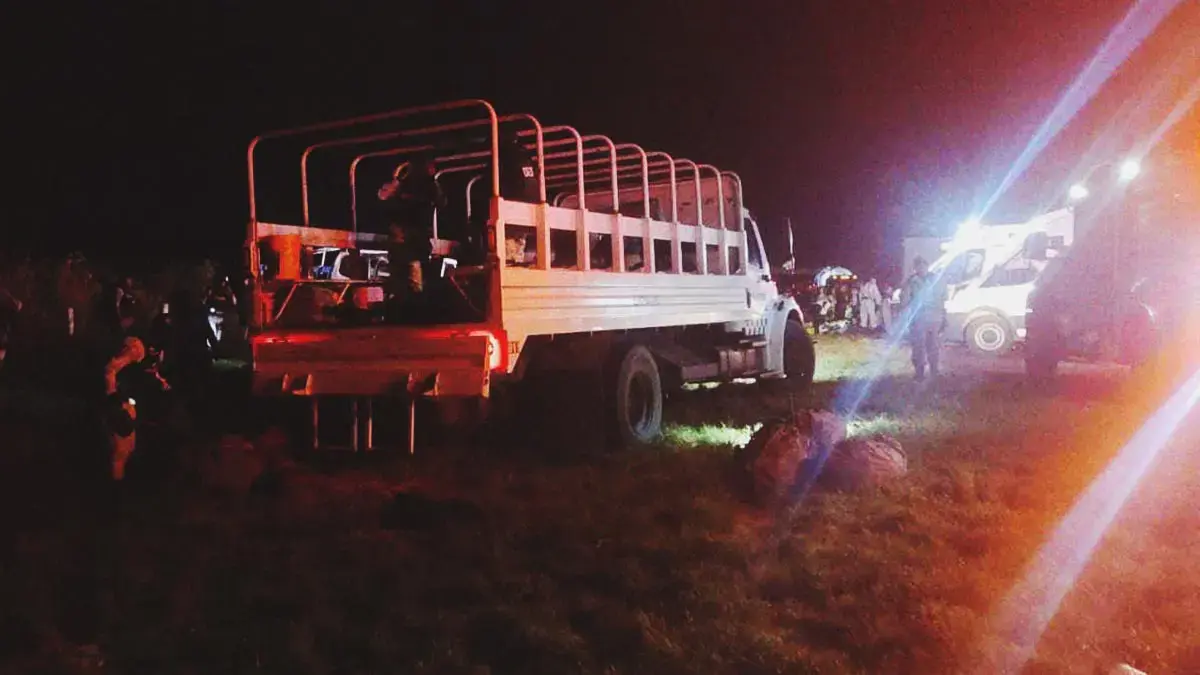 Camión de la Guardia Nacional vuelca; un elemento murió y 21 resultaron lesionados en Santiago Miahuatlán