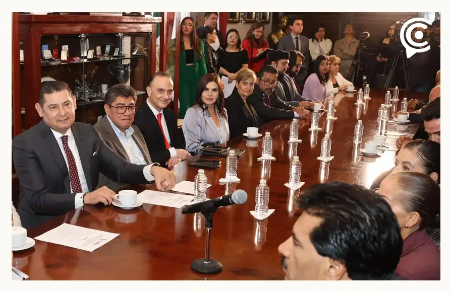 Develan pintura de Alejandro Armenta como presidente del Senado en la Casona Xicoténcatl