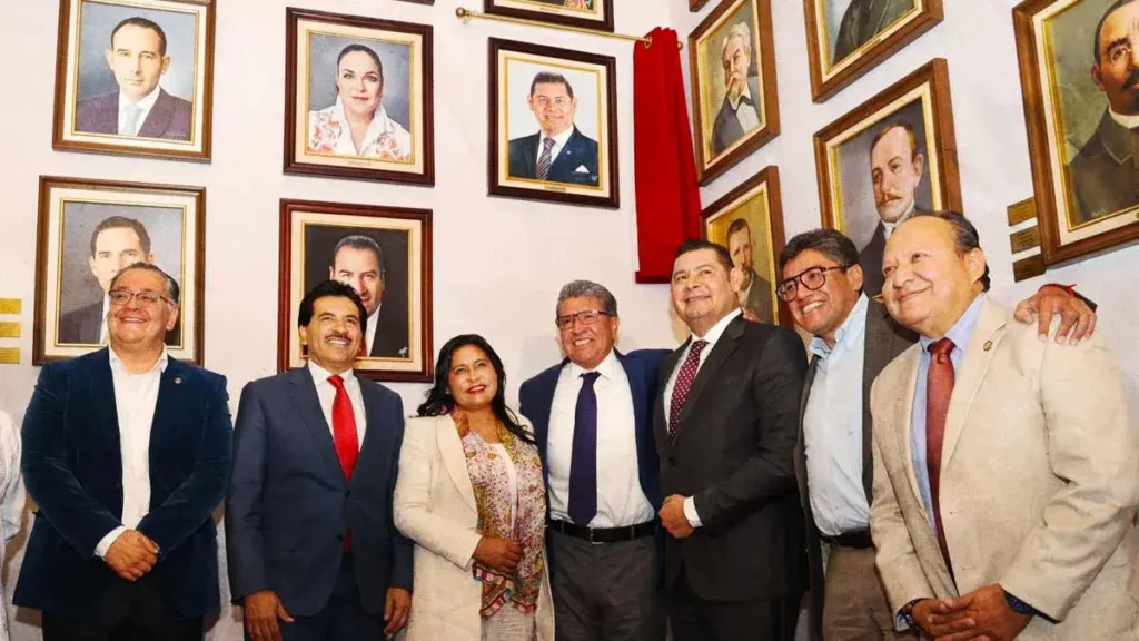 Develan pintura de Alejandro Armenta como presidente del Senado en la Casona Xicoténcatl