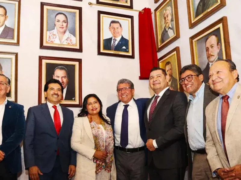 Develan pintura de Alejandro Armenta como presidente del Senado en la Casona Xicoténcatl