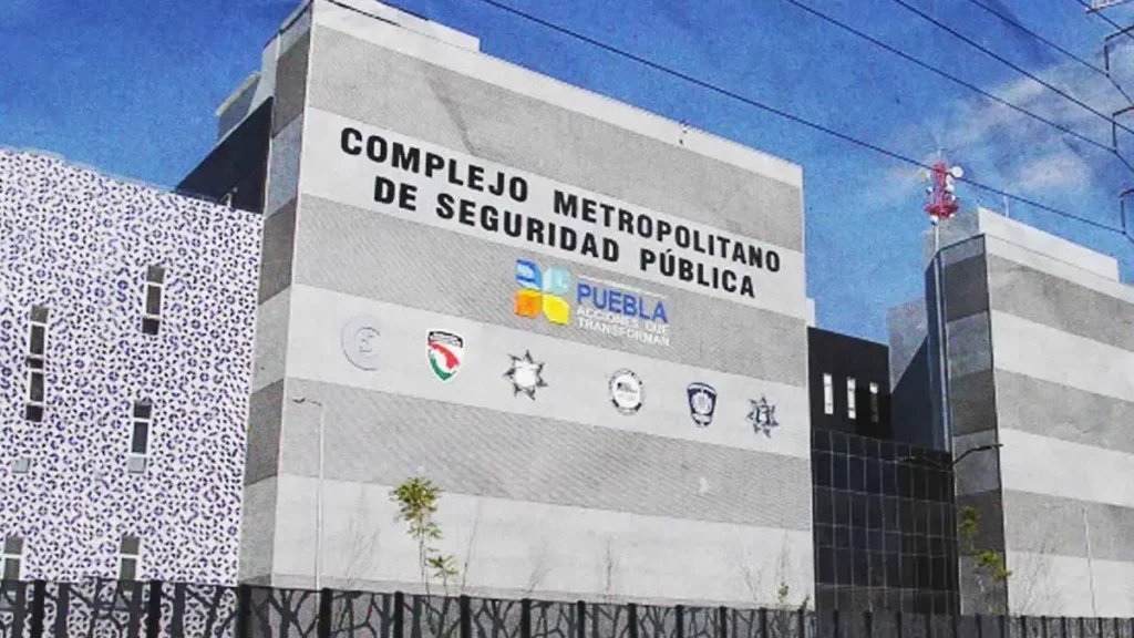 Carlos Arroyo encabeza reunión de transición en el C5 de Puebla con Daniel Iván Cruz