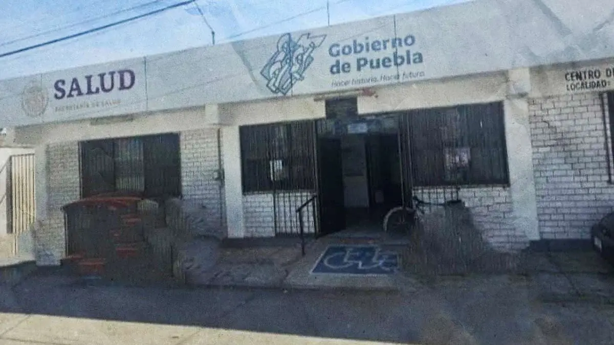 Tras asalto al Centro de Salud de Moyotzingo en Texmelucan; policías municipales lo resguardan