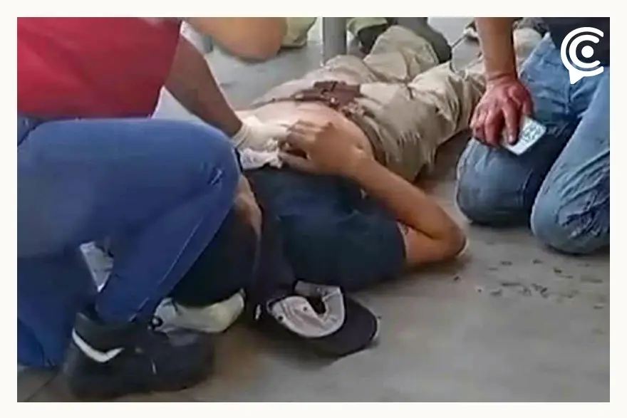 Tras percance vial, motociclista apuñaló a automovilista dentro del centro comercial Cruz del Sur, Cuautlancingo