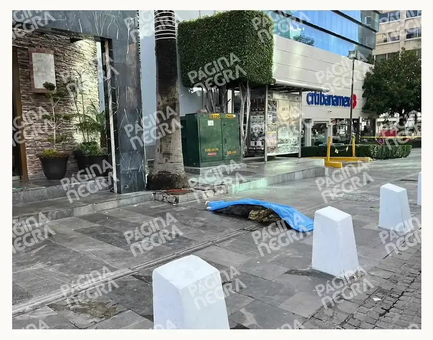 Hombre en situación de calle murió frente a Mr Pampas de la Avenida Juárez, Puebla