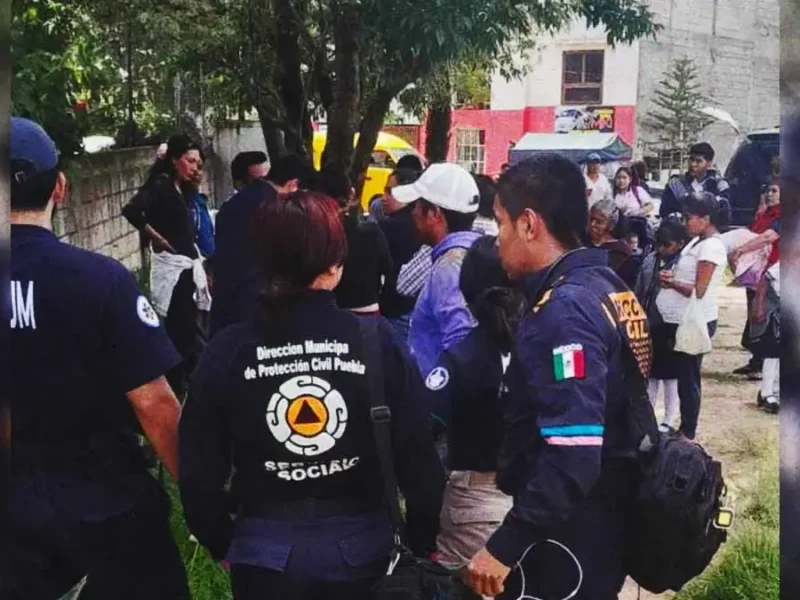 Choque de transporte escolar dejó ocho alumnos lesionados en Puebla capital