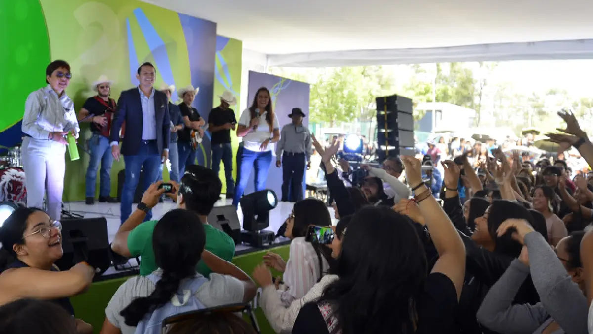 Rectora María Lilia Cedillo Ramírez da la bienvenida a los alumnos y alumnas de nuevo ingreso