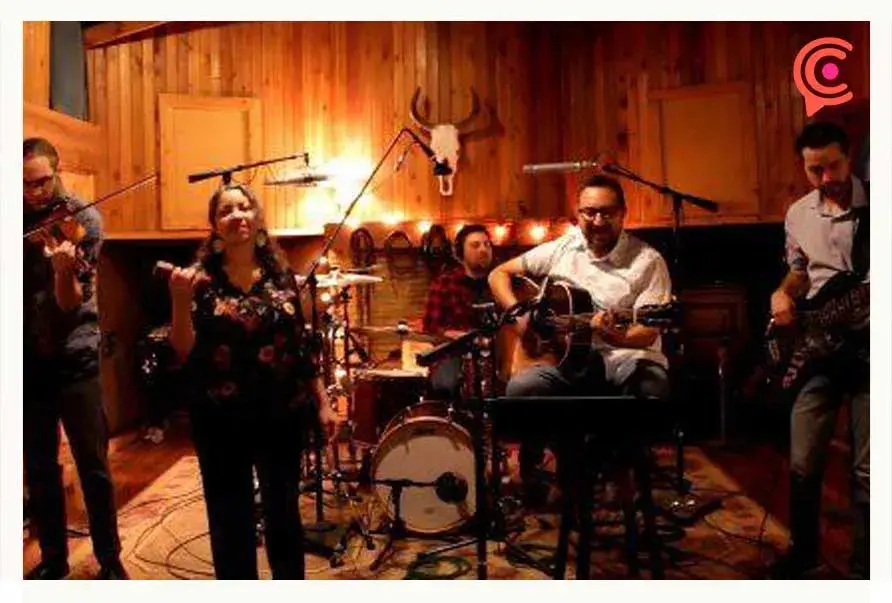 El cantautor Mauricio Callejas explora ritmos caribeños con su nuevo EP “Trópicos” 