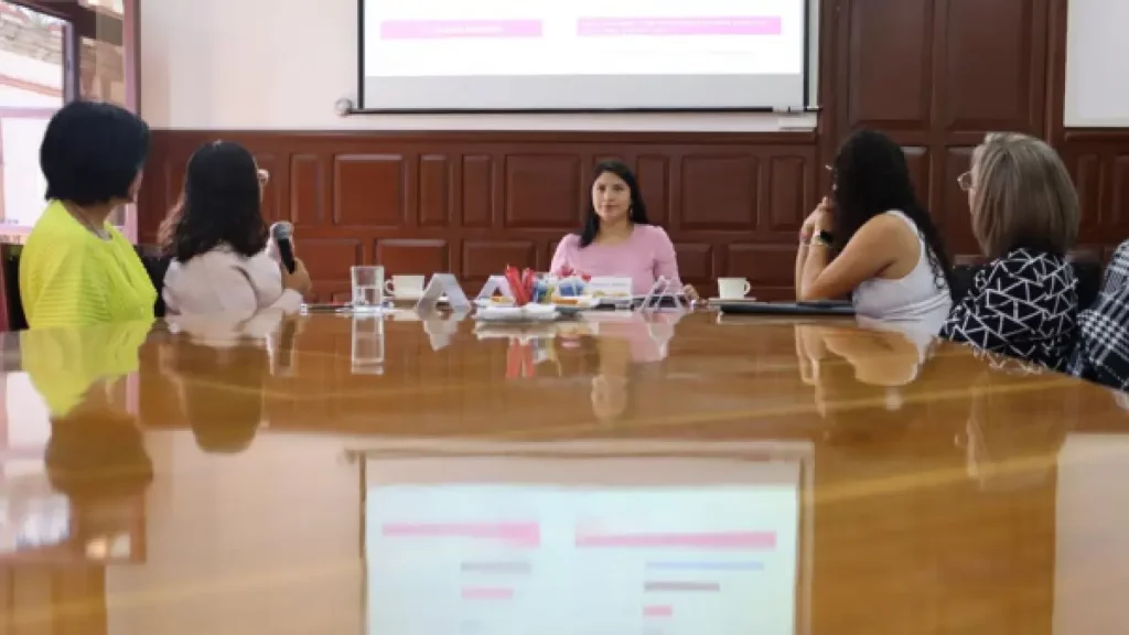 SMDIF Puebla presenta informe de contigo mujer contra la violencia ante comisión de igualdad sustantiva de género