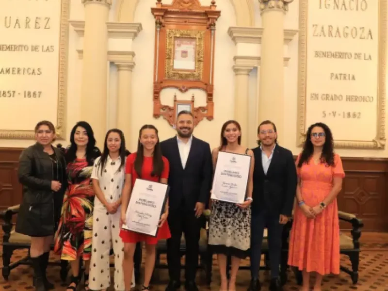 Gobierno municipal reconoce a dos jóvenes deportistas como "Poblanas Distinguidas"
