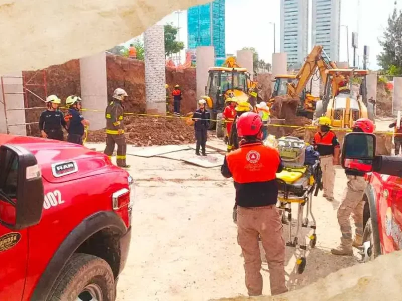 Mueren sepultados dos trabajadores en las obras del distribuidor en la Vía Atlixcáyotl