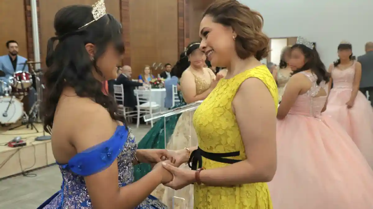 Festeja SEDIF a ocho quinceañeras de Casa del Adolescente