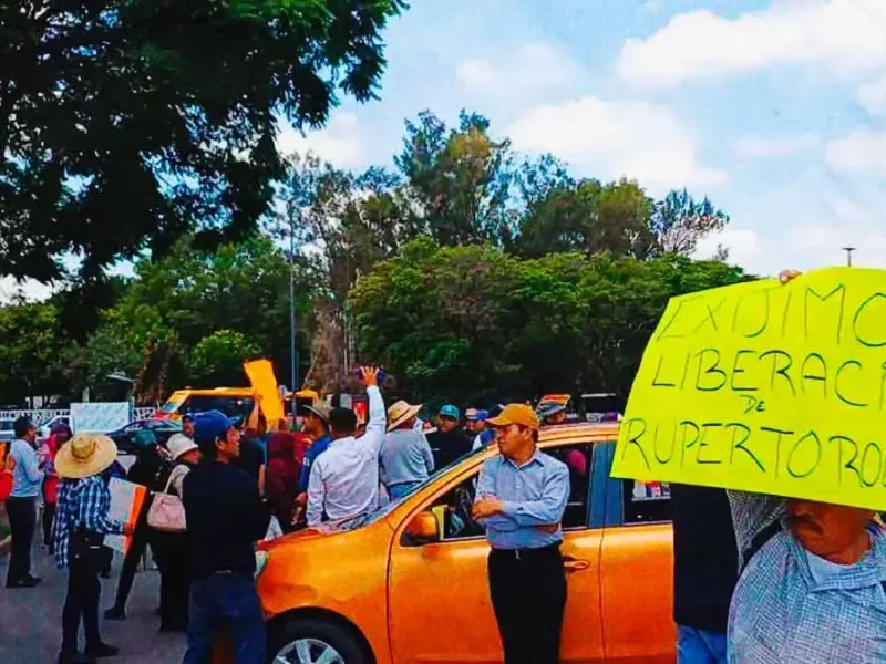 Familiares de Ruperto Roldán bloquearon la carretera Cholula-Huejotzingo tras su detención 