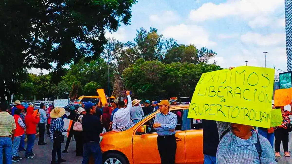 Familiares de Ruperto Roldán bloquearon la carretera Cholula-Huejotzingo tras su detención 