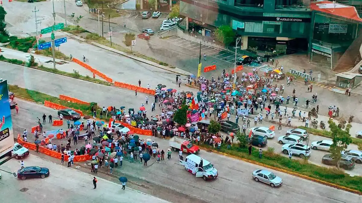 Trabajadores del Poder Judicial cerraron la Vía Atlixcáyotl este viernes con manifestación