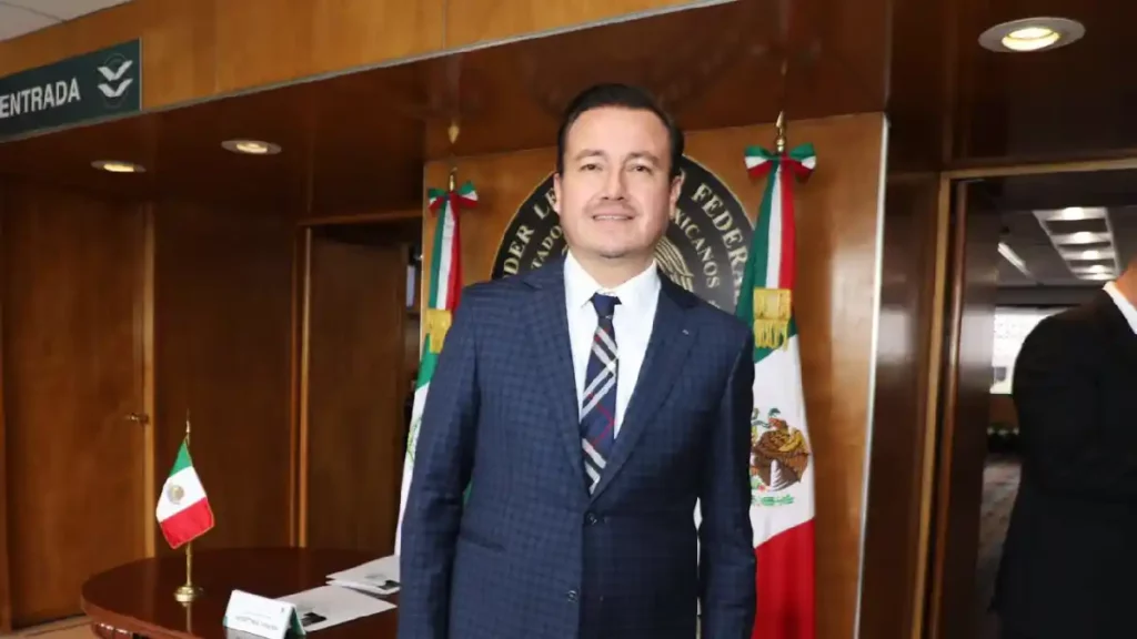 Realiza Carlos Ignacio Mier Bañuelos su registro como diputado federal