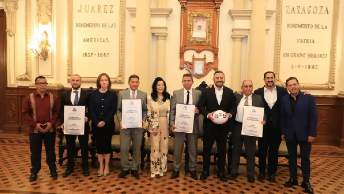 Ayuntamiento de Puebla reconoce como "Poblanos distinguidos" a la familia Trujillo