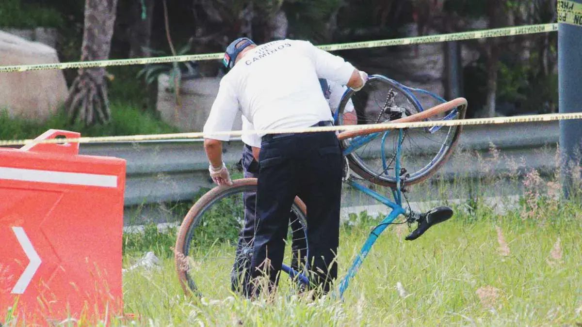 Ciclista de la tercera edad murió embestido por un camión sobre Periférico Ecológico de Puebla
