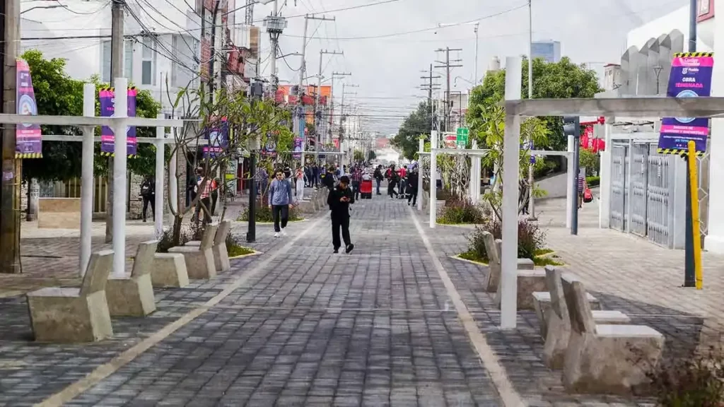 El Ayuntamiento de Puebla peatonaliza el Barrio de Santiago; vecinos acusan engaño