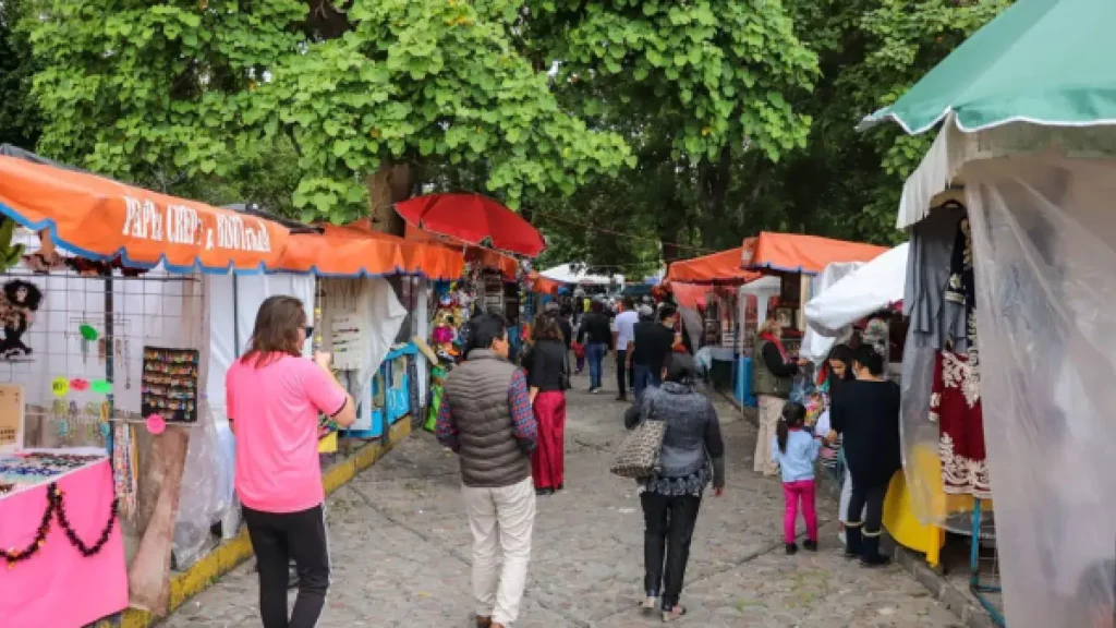 Los mercados temporales de Puebla capital, una tradición para locales y turistas