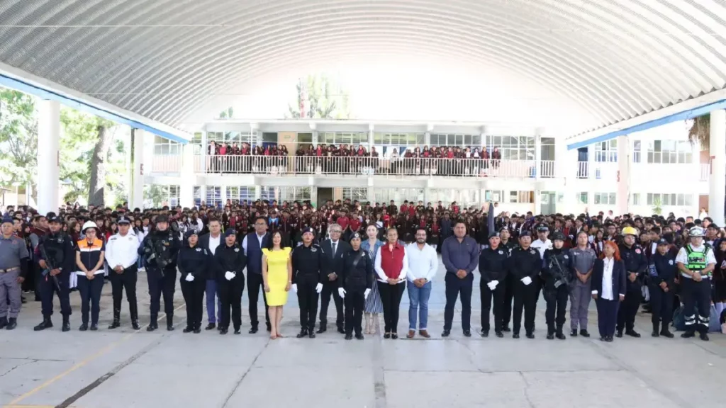 Ariadna Ayala da inicio al ciclo escolar 2024-2025 entregando apoyos educativos