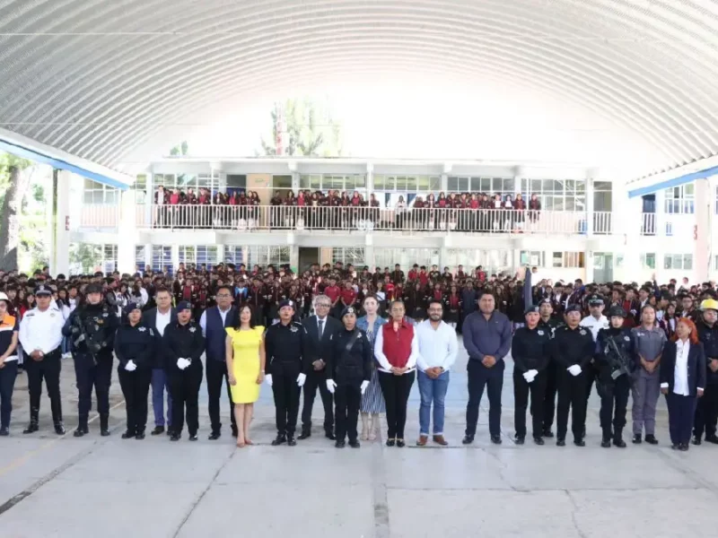 Ariadna Ayala da inicio al ciclo escolar 2024-2025 entregando apoyos educativos