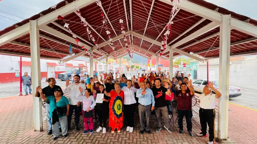 Ariadna Ayala continúa equipando hogares de Atlixco con calentadores solares
