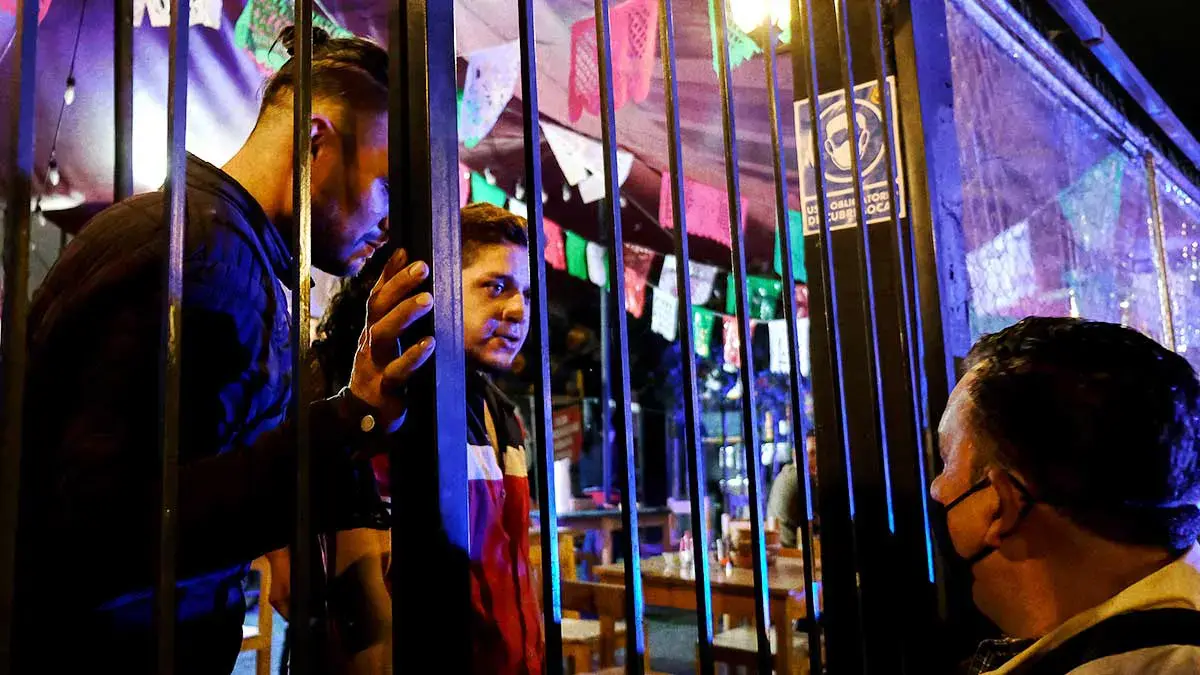 Ayuntamiento de Puebla descarta extender horarios de bares el 15 de septiembre