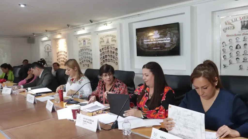 Comisión de Transportes y Movilidad presenta Informe Anual de Trabajo