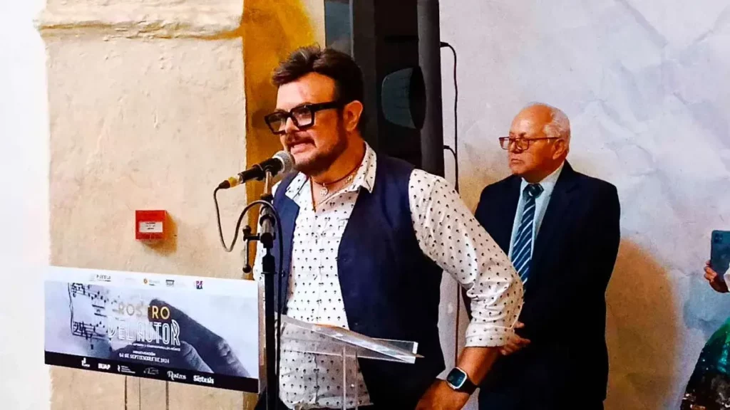 Aleks Syntek, presente en la inauguración de “El Rostro del Autor” en Puebla  