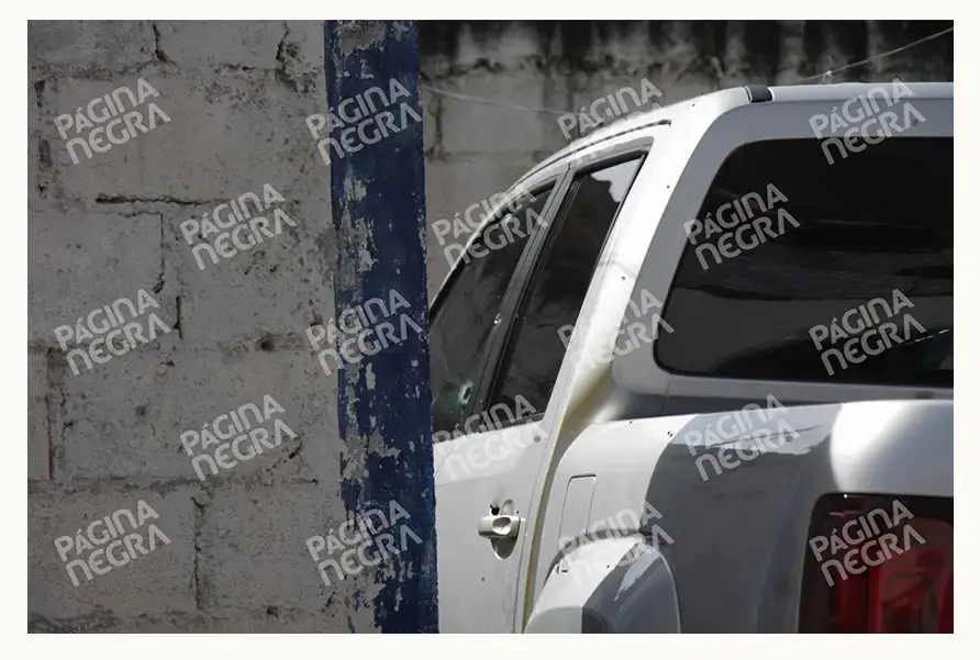 Conductora chocó su camioneta contra una casa tras ser atacada a balazos en San Pedro Cholula 