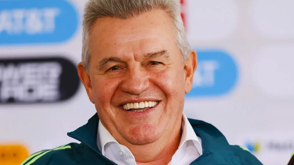 Javier Aguirre pone mano firme con jugadores de Selección Mexicana tras triunfo ante Nueva Zelanda