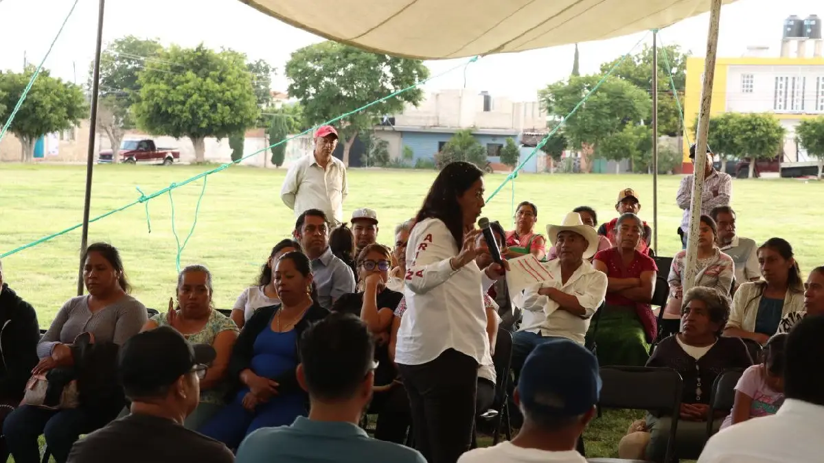Ariadna Ayala cuida economía familiar de atlixquenses con la entrega de calentadores solares