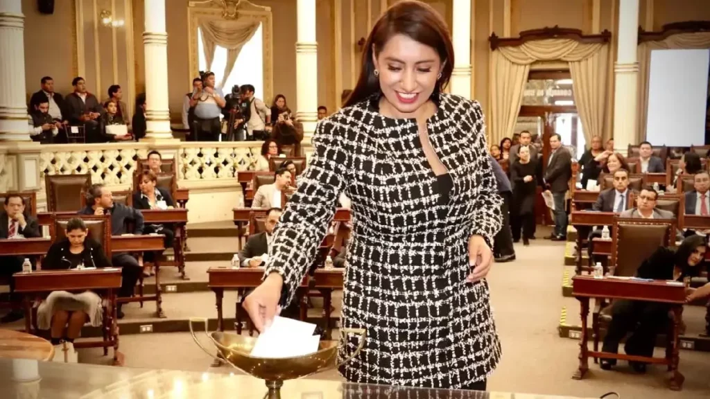 Angélica Alvarado Juárez participa en sesión previa en el Congreso del Estado de Puebla