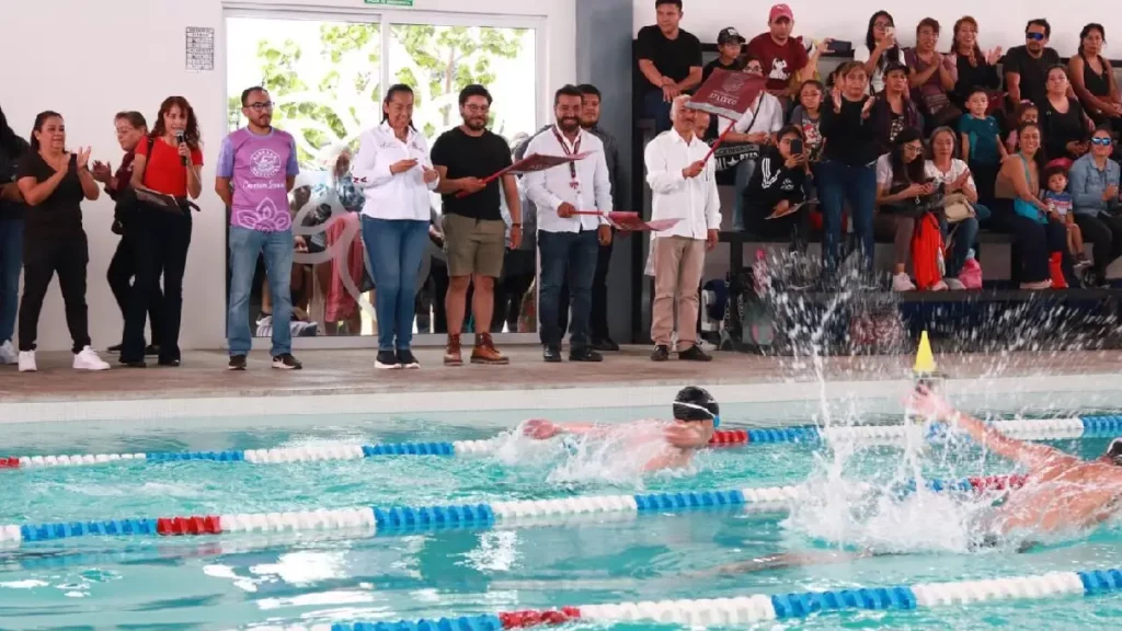 Ariadna Ayala impulsa deporte en Atlixco con competencia en alberca semiolímpica municipal