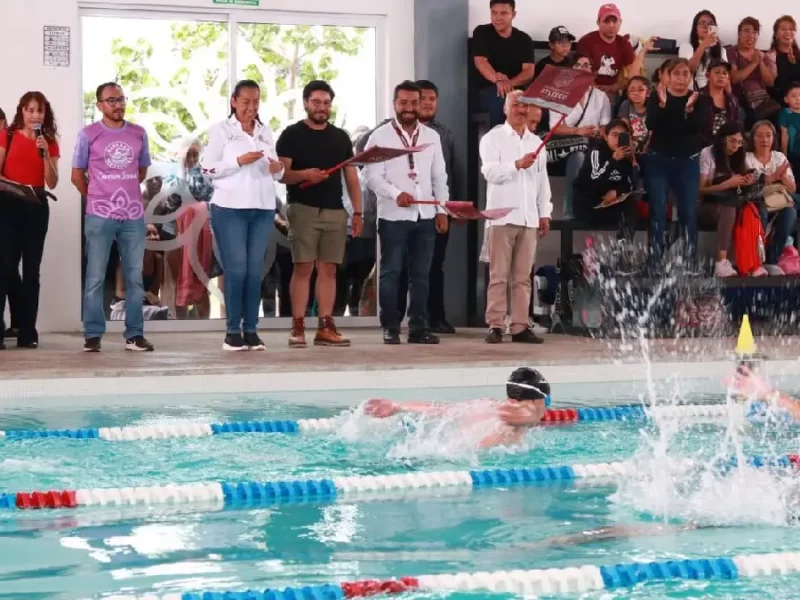 Ariadna Ayala impulsa deporte en Atlixco con competencia en alberca semiolímpica municipal