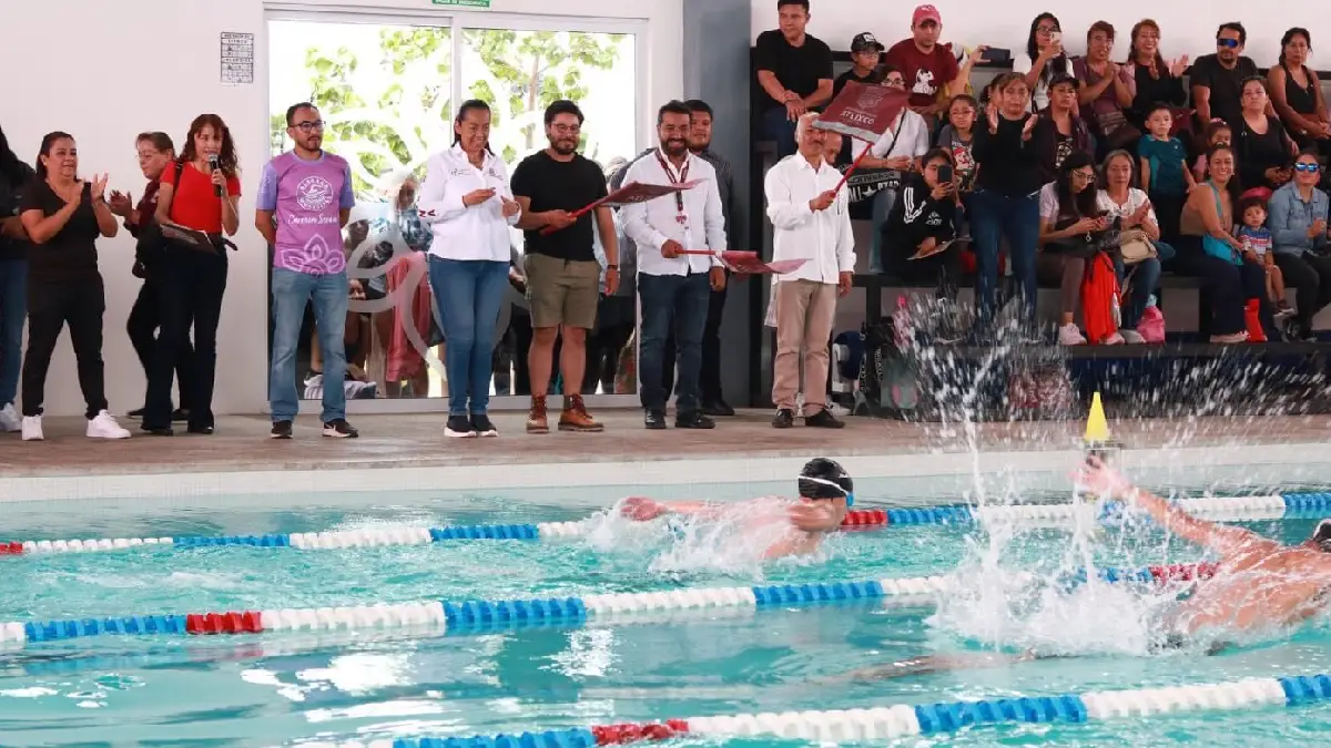 Ariadna Ayala impulsa deporte en Atlixco con competencia en alberca semiolímpica municipal