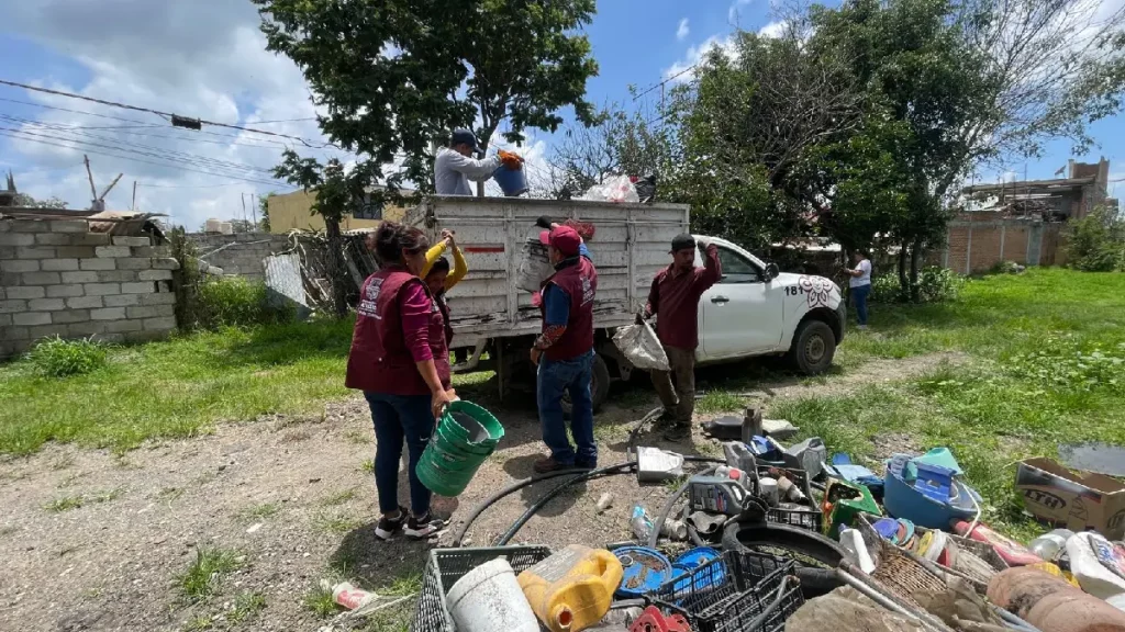 Avanza eliminación de criaderos del mosquito de dengue en Atlixco