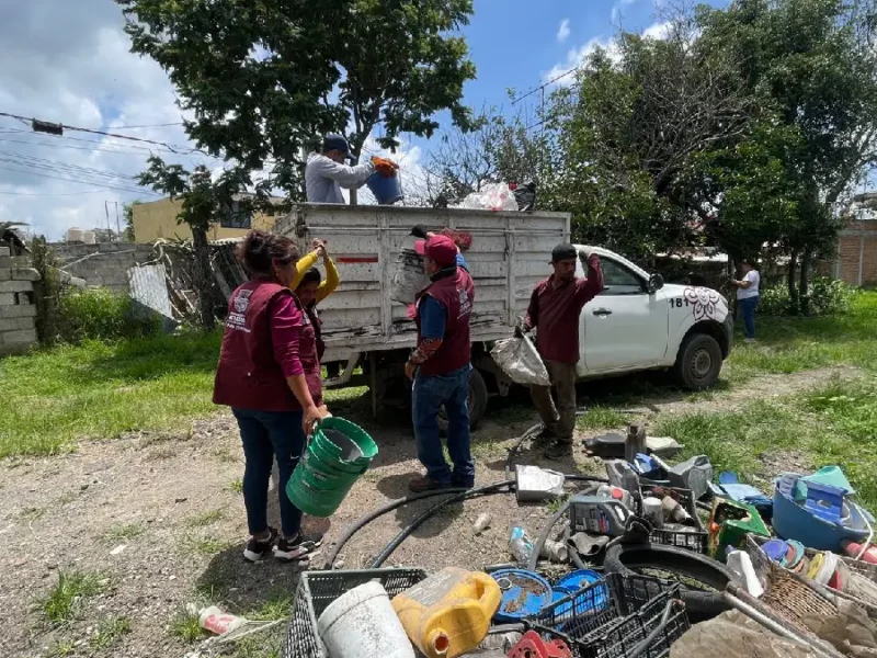 Avanza eliminación de criaderos del mosquito de dengue en Atlixco