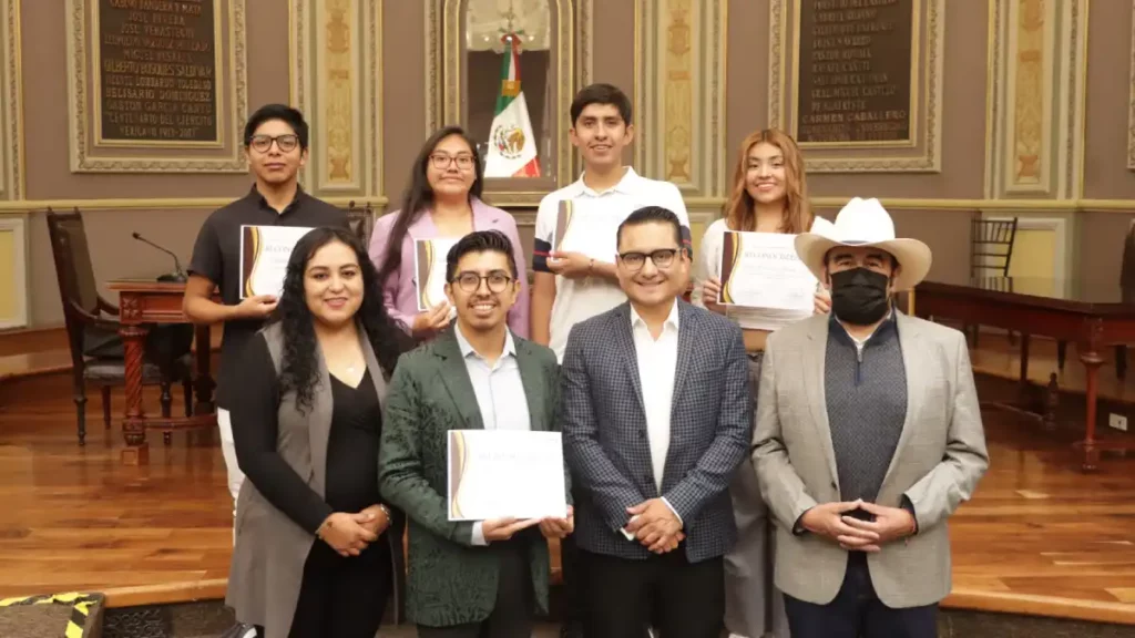 Comisión de Juventud del Congreso reconoce a danzantes poblanos que enaltecen a Puebla