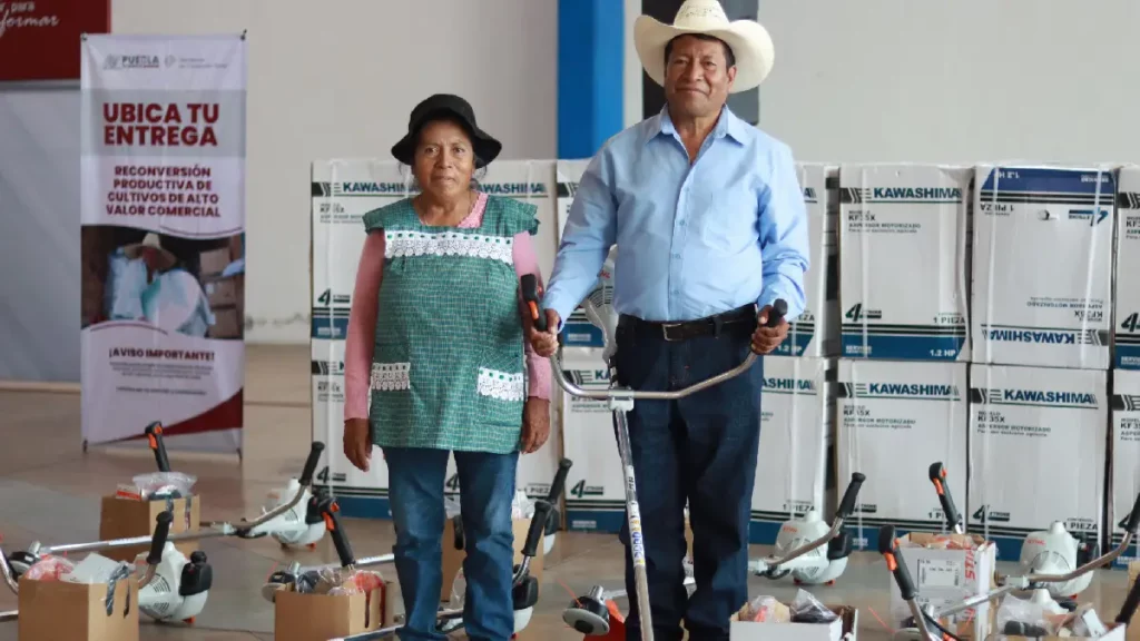Ayuntamiento de Atlixco y SDR entregan apoyos para continuar recuperando el campo atlixquense