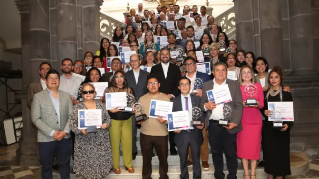 Ayuntamiento de Puebla reconoce trayectoria de empresas poblanas de diez