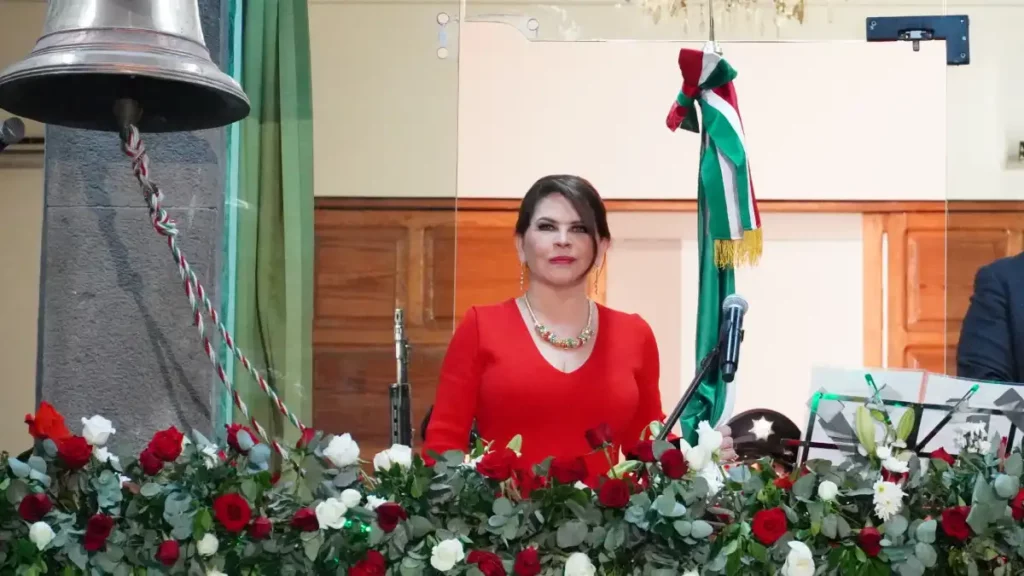 Norma Layón celebra el Grito de Independencia junto a miles de texmeluquenses