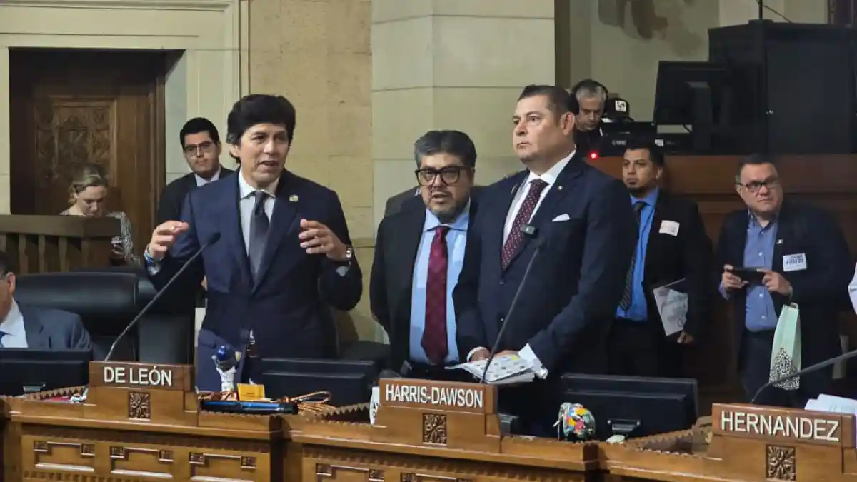 En reunión histórica reciben concejales de la Ciudad de Los Ángeles a Alejandro Armenta