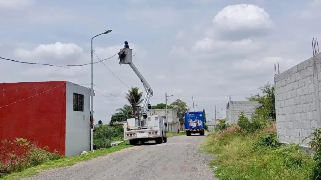 Secretaría de servicios públicos continúa con el mantenimiento a puntos de luz en la ciudad