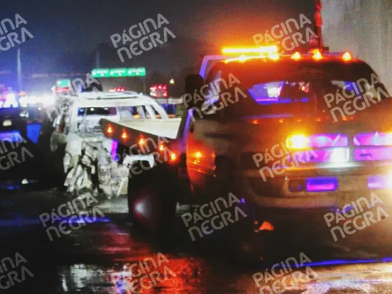 Abandonan dos autos calcinados con varios cuerpos adentro en Xonacatepec, Puebla