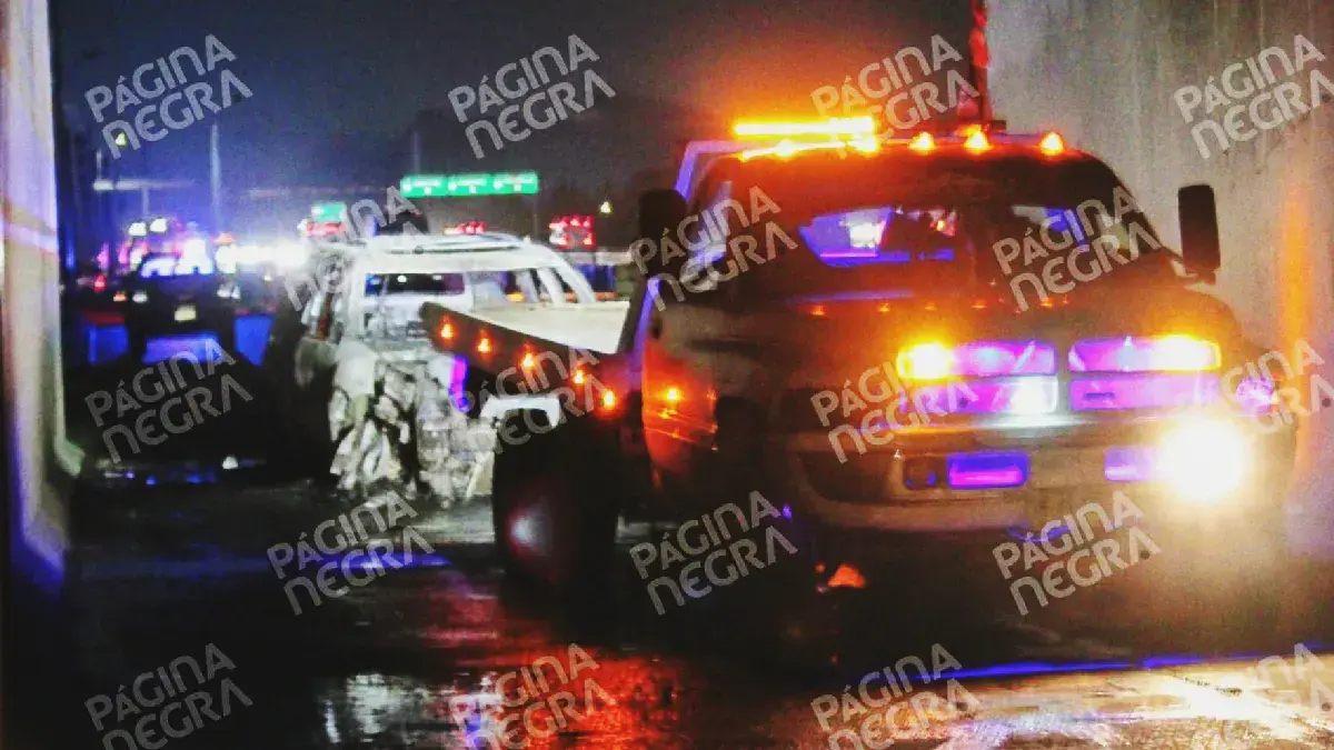 Abandonan dos autos calcinados con varios cuerpos adentro en Xonacatepec, Puebla