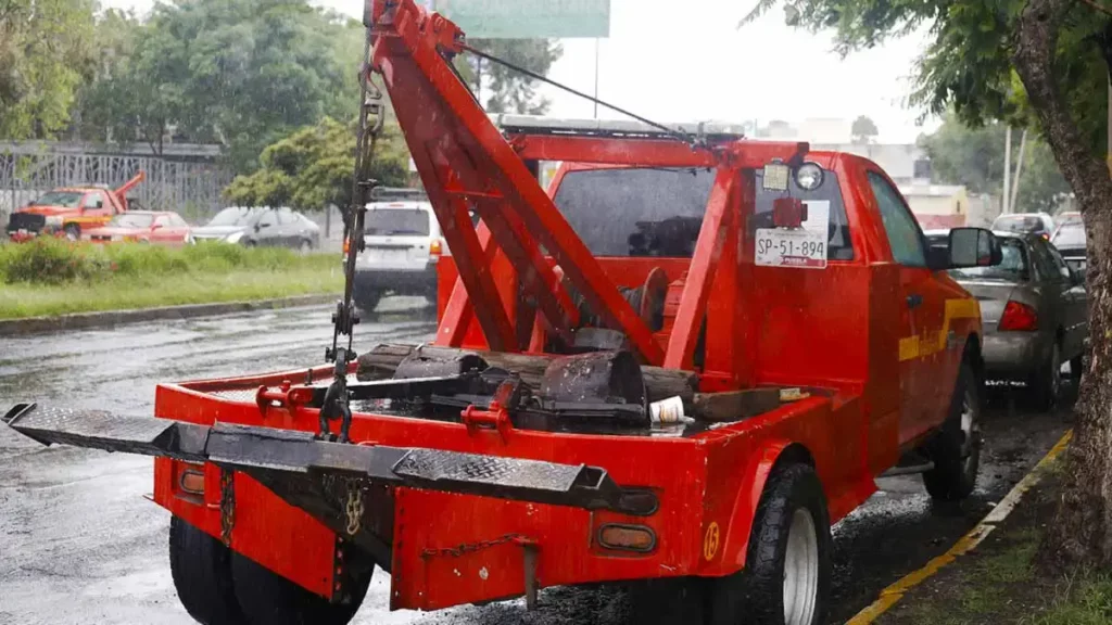 Precios fijos de arrastre y corralón para grúas en Puebla; publican nuevo tabulador de tarifas