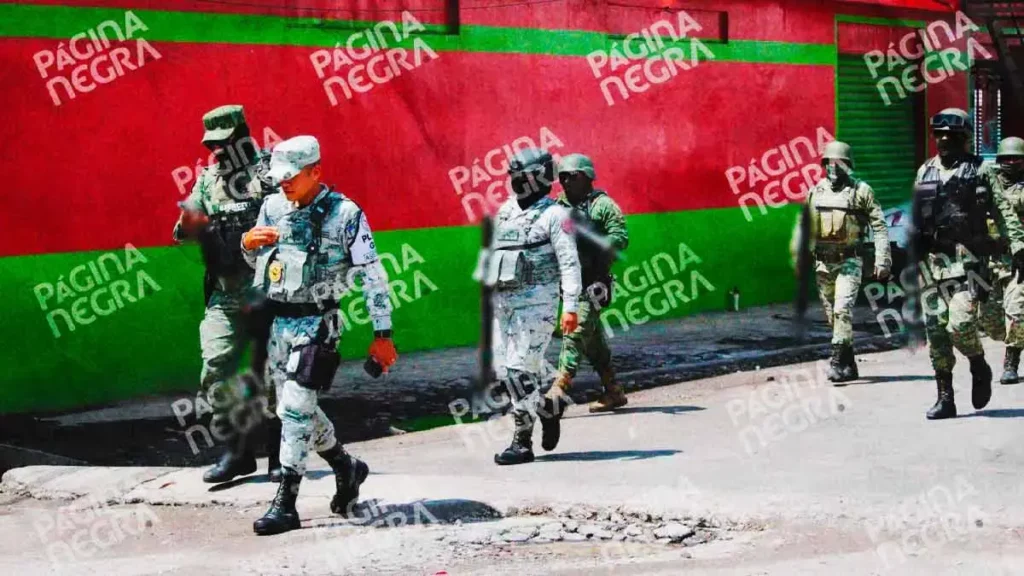 Abandonan camioneta con cuerpos y narcomensaje cerca del Mercado Hidalgo en Puebla 