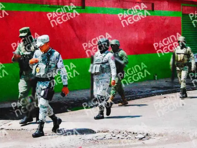 Abandonan camioneta con cuerpos y narcomensaje cerca del Mercado Hidalgo en Puebla 
