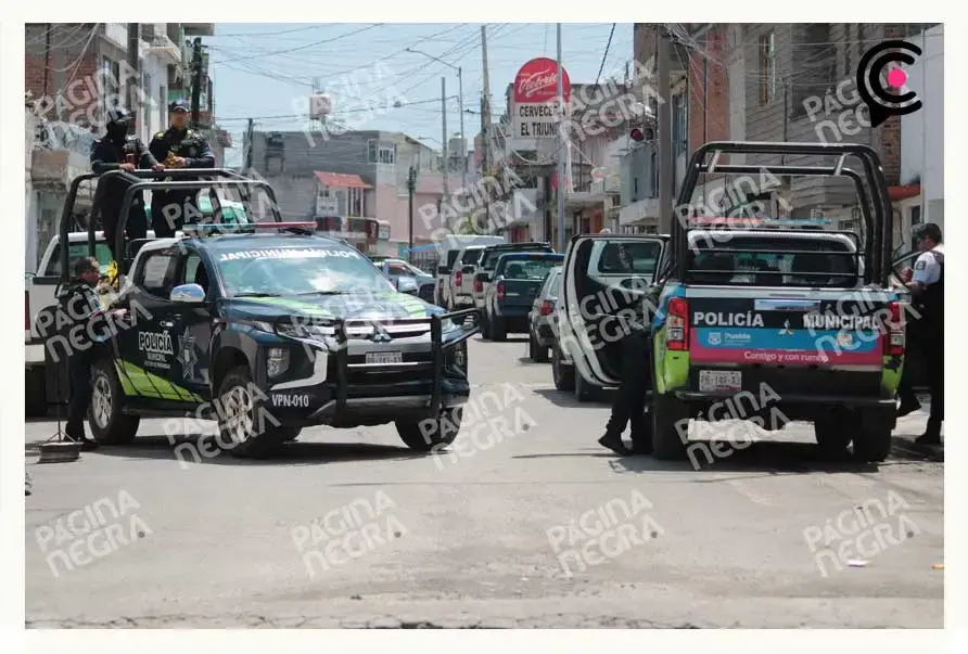 Abandonan camioneta con cuerpos y narcomensaje cerca del Mercado Hidalgo en Puebla 